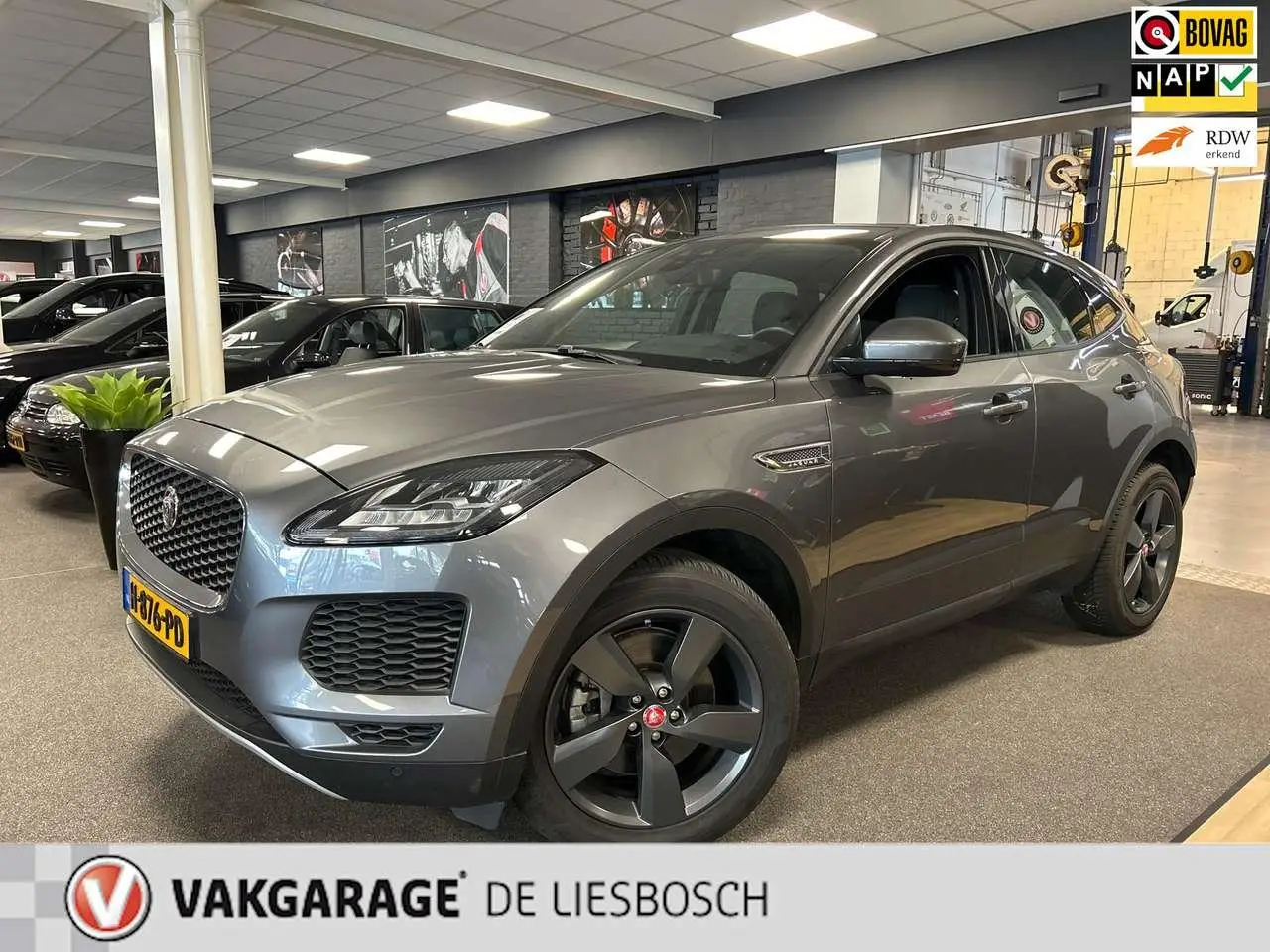 Photo 1 : Jaguar E-pace 2020 Petrol