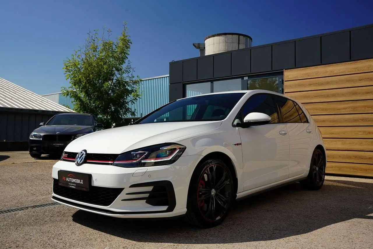 Photo 1 : Volkswagen Golf 2019 Petrol