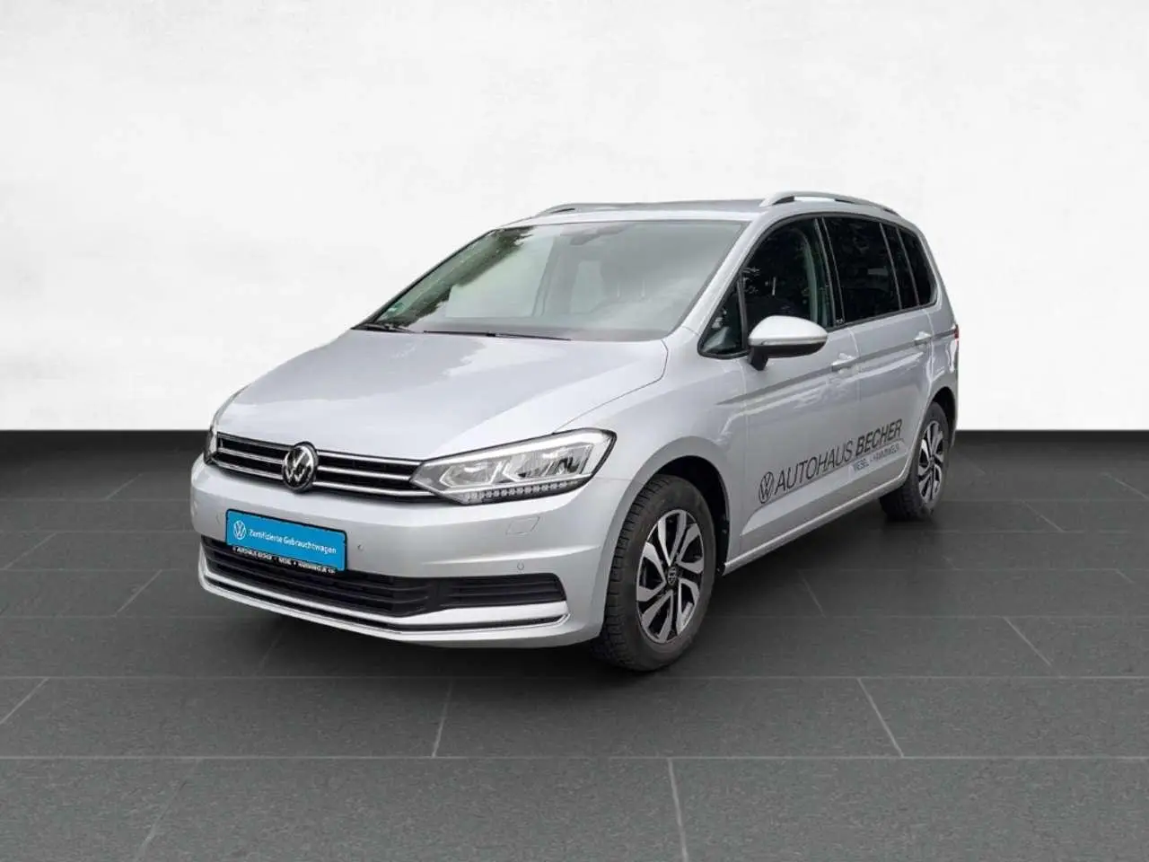 Photo 1 : Volkswagen Touran 2023 Essence