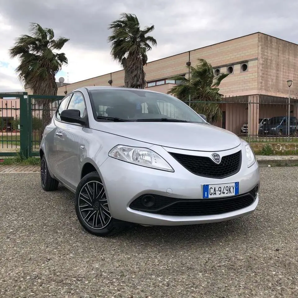 Photo 1 : Lancia Ypsilon 2020 Essence