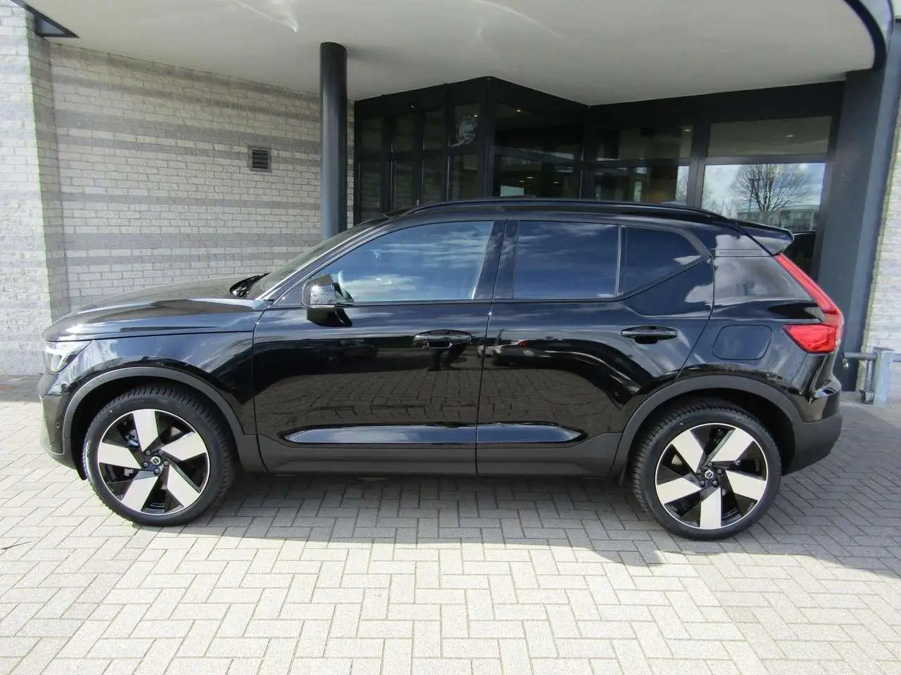 Photo 1 : Volvo Xc40 2024 Electric