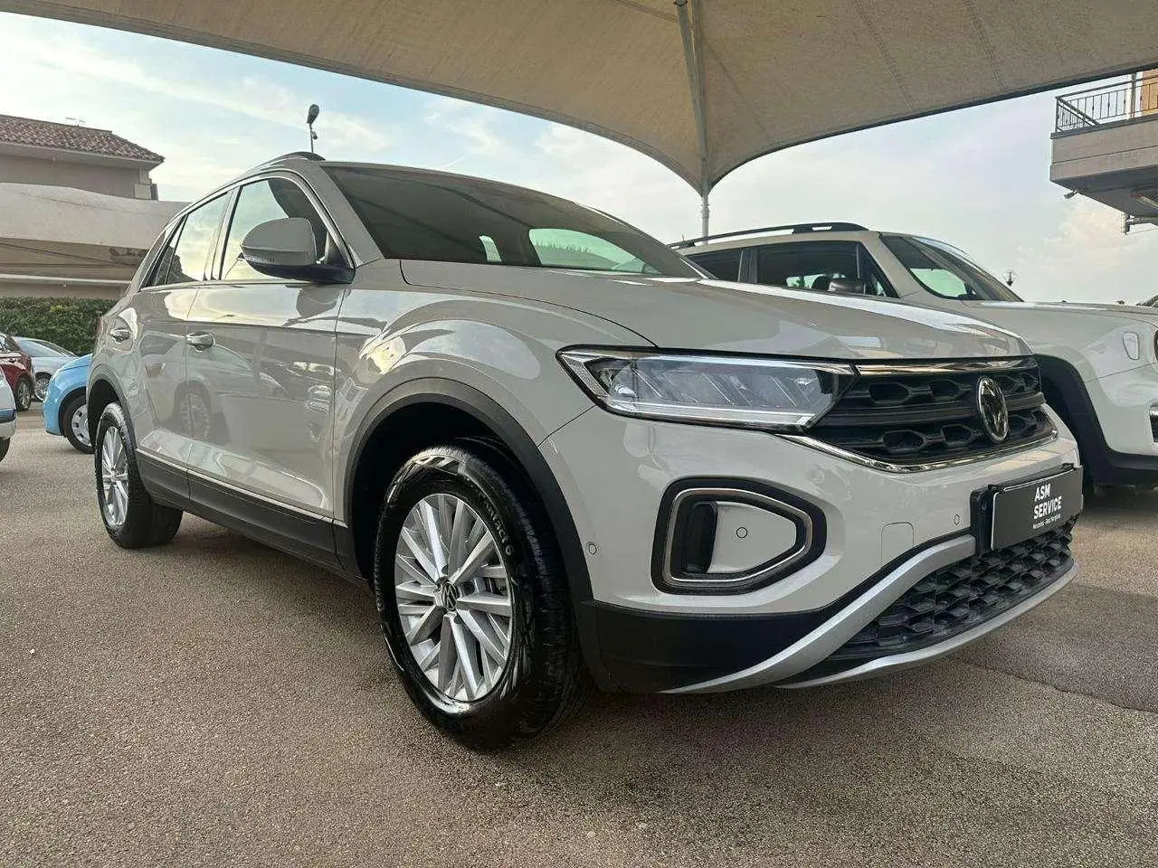 Photo 1 : Volkswagen T-roc 2023 Petrol