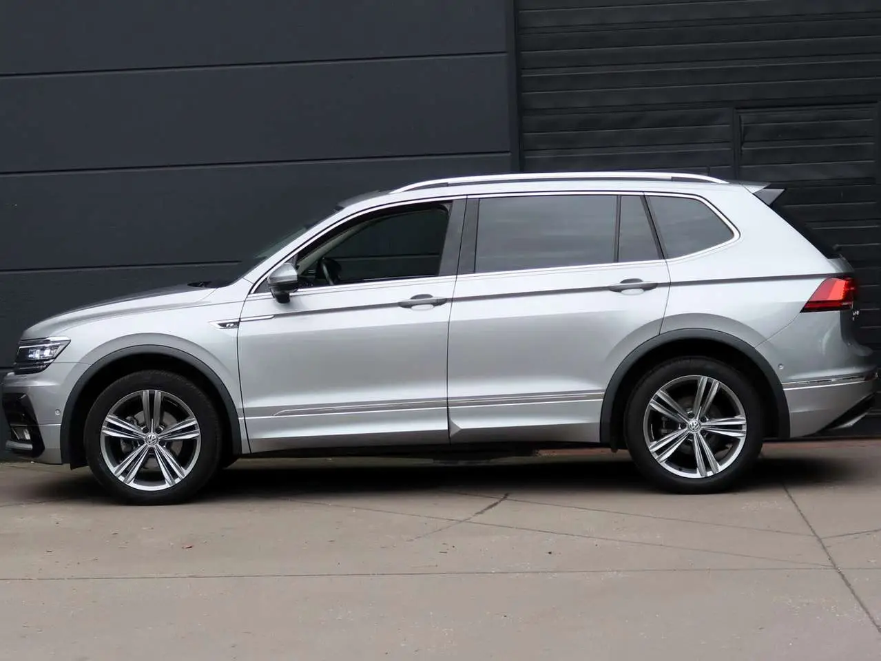 Photo 1 : Volkswagen Tiguan 2020 Petrol