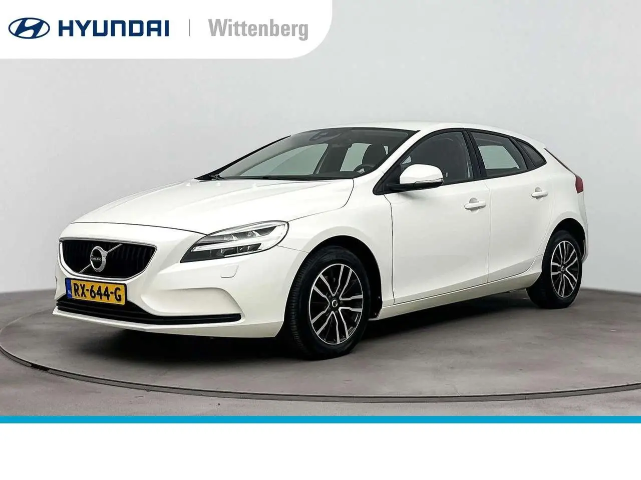 Photo 1 : Volvo V40 2018 Petrol