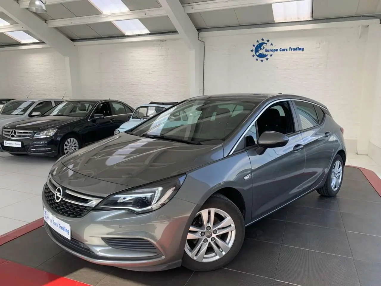 Photo 1 : Opel Astra 2018 Petrol