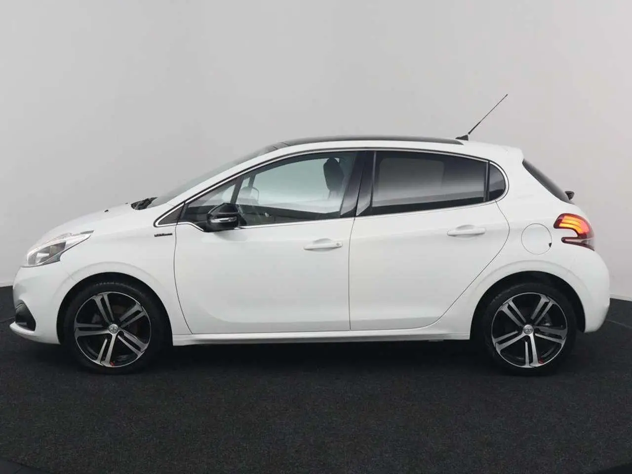 Photo 1 : Peugeot 208 2019 Essence