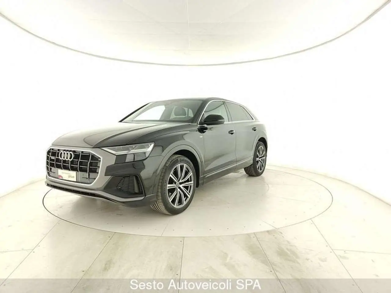 Photo 1 : Audi Q8 2021 Hybride