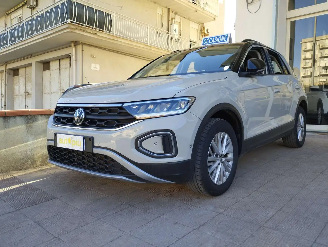 Photo 1 : Volkswagen T-roc 2023 Essence