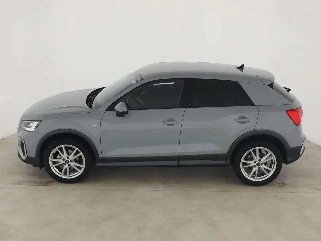 Photo 1 : Audi Q2 2023 Essence