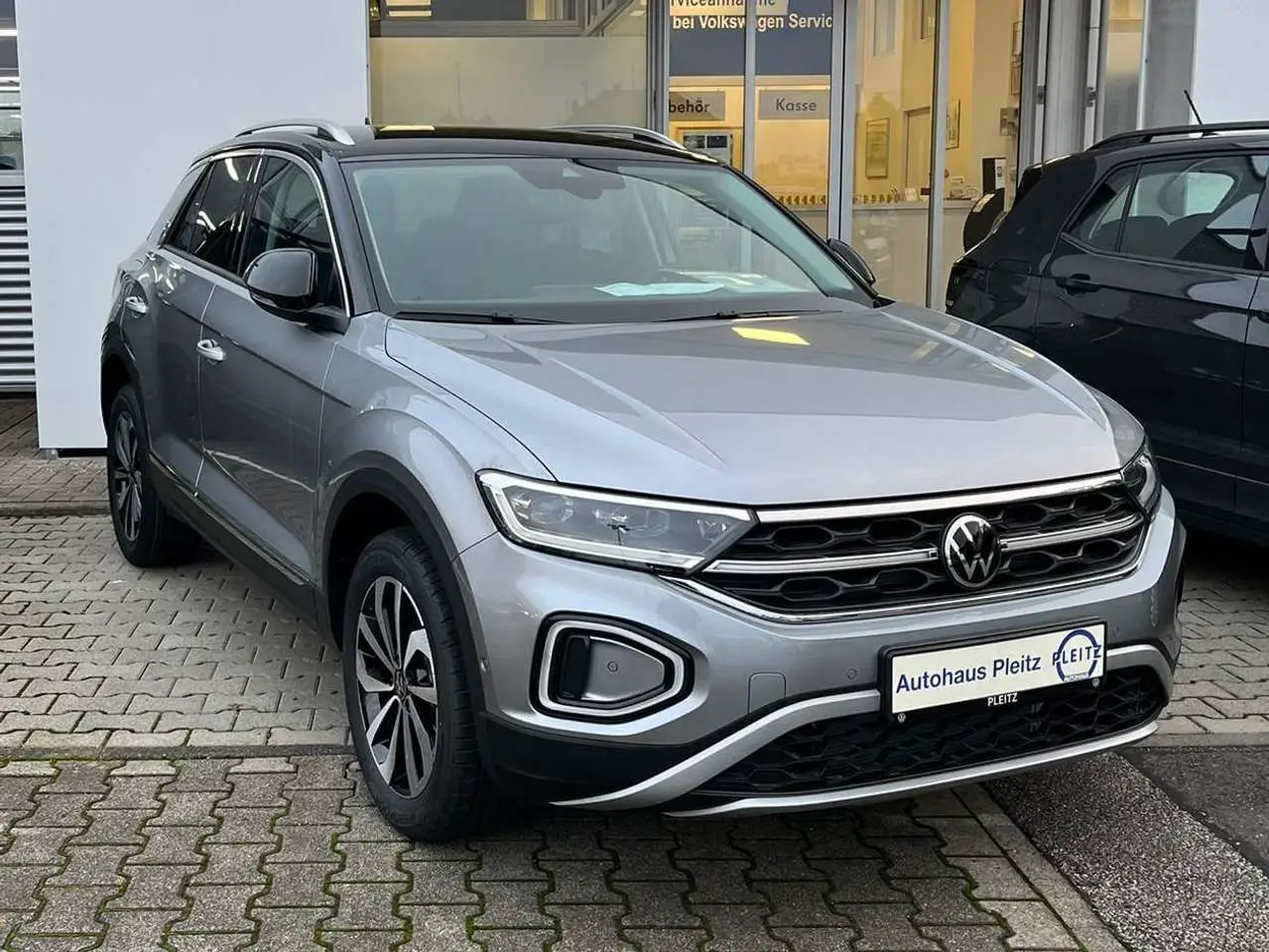 Photo 1 : Volkswagen T-roc 2024 Petrol