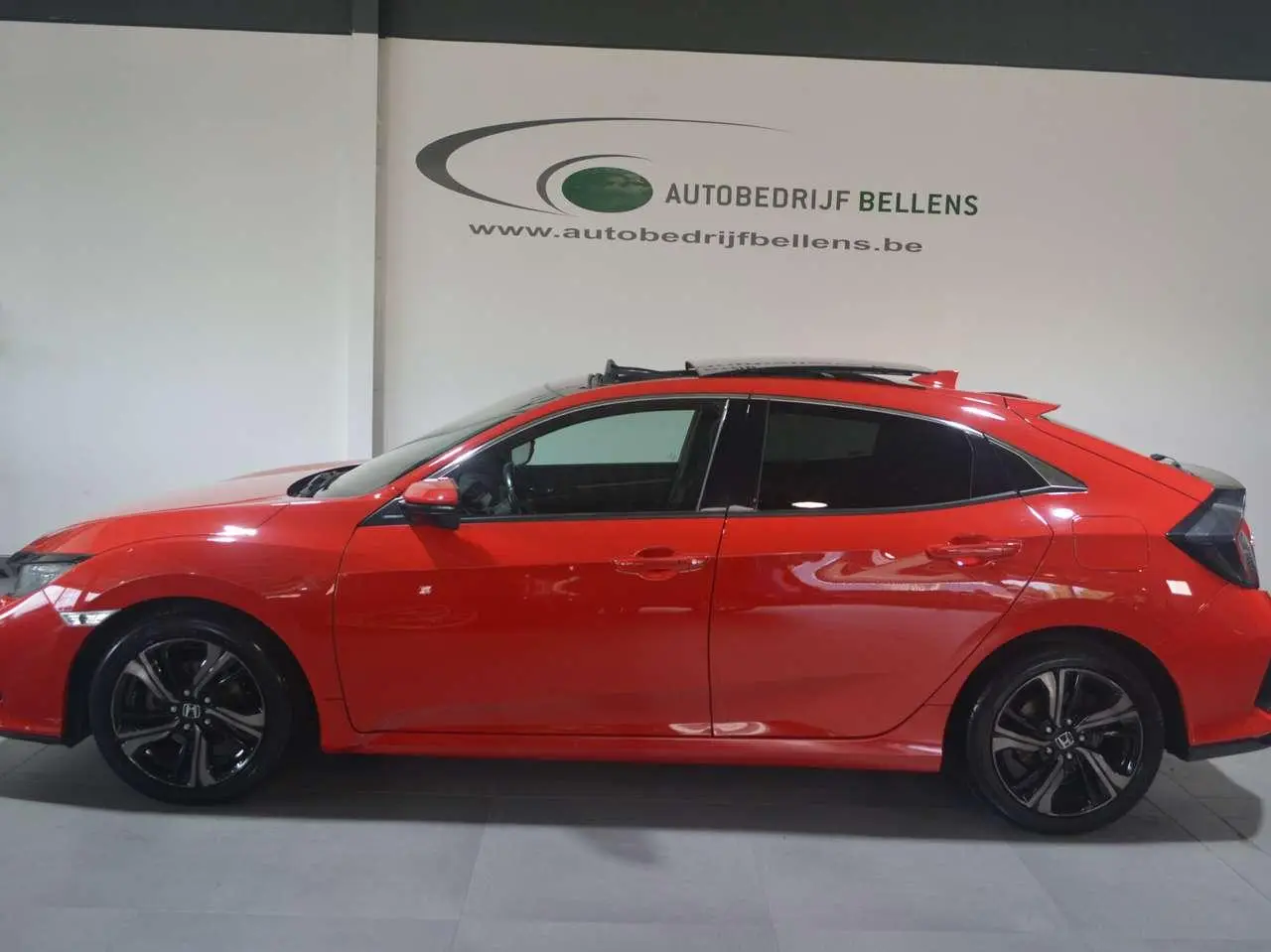 Photo 1 : Honda Civic 2019 Essence