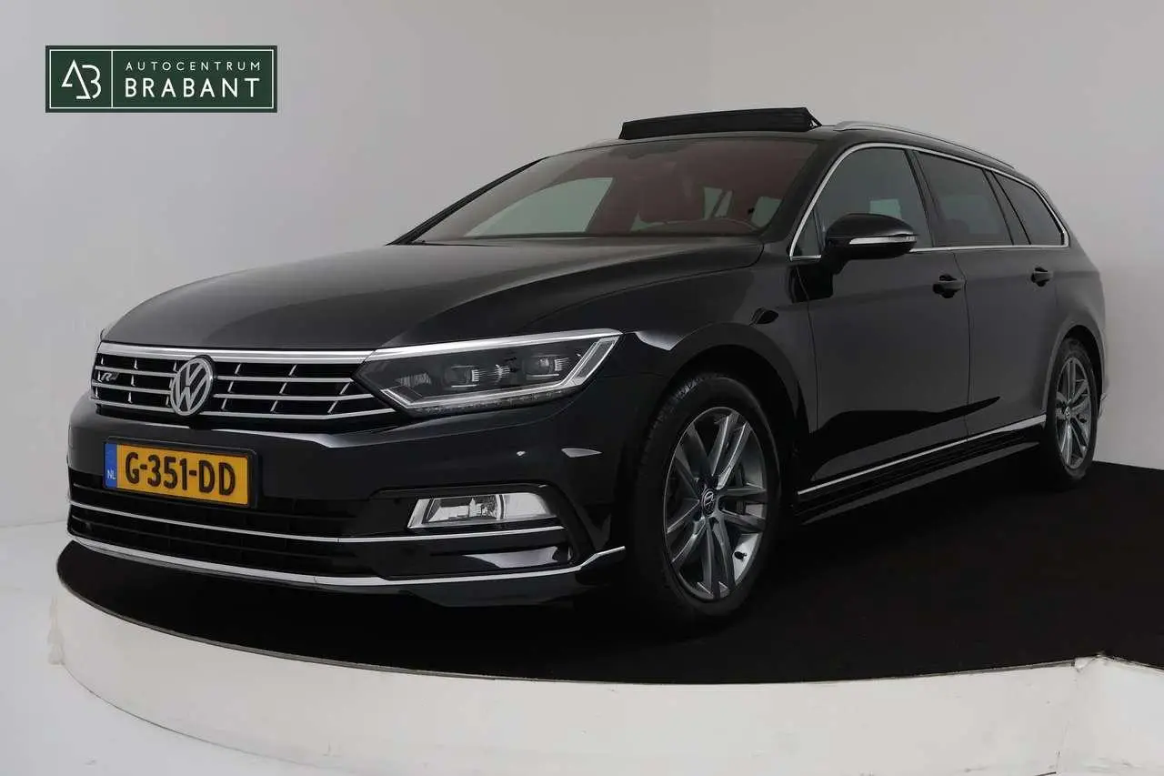 Photo 1 : Volkswagen Passat 2019 Petrol