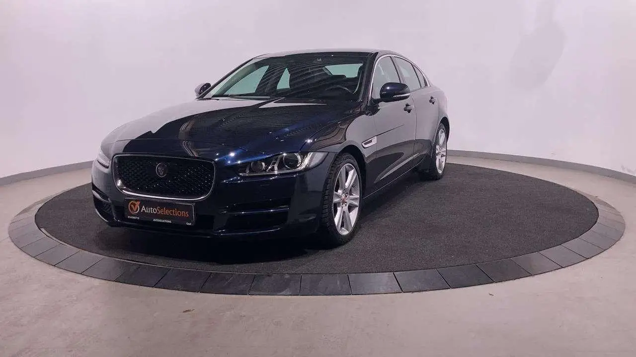 Photo 1 : Jaguar Xe 2017 Petrol