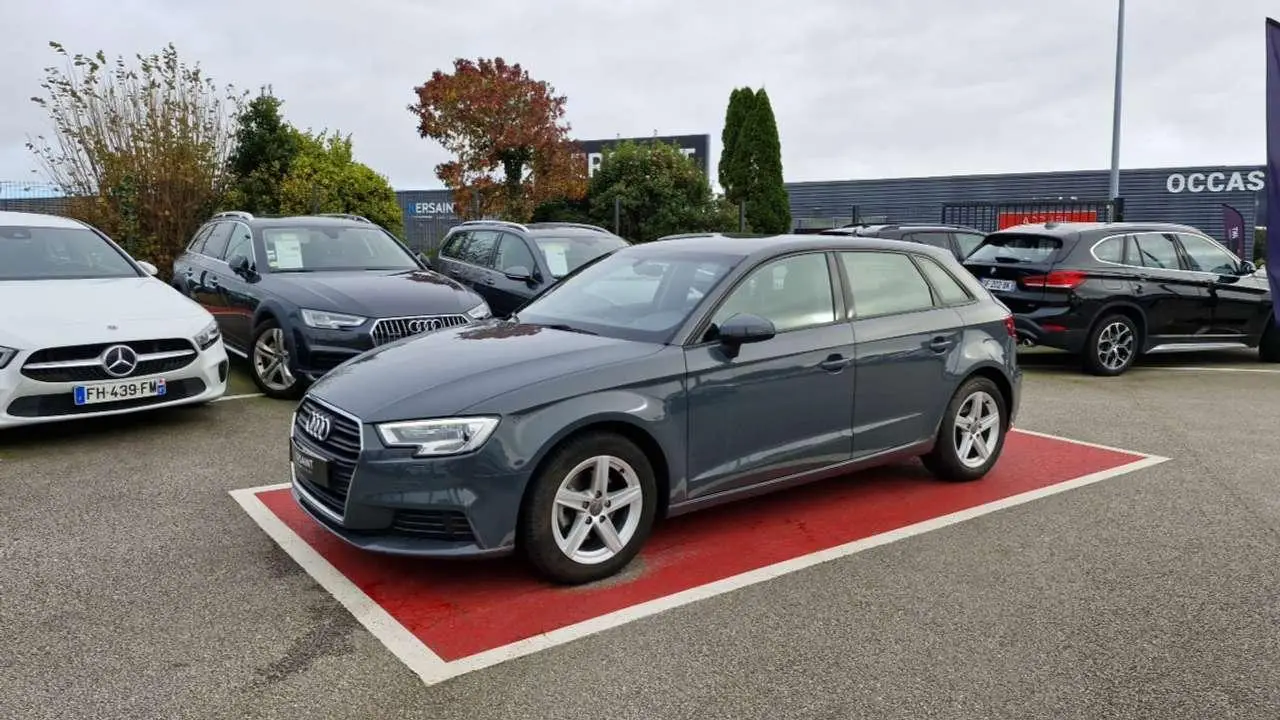 Photo 1 : Audi A3 2019 Petrol