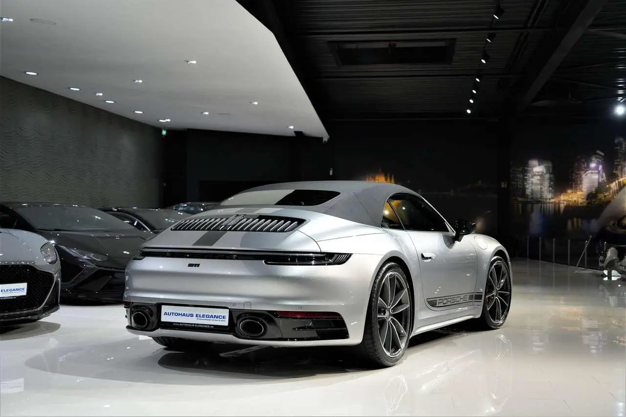 Photo 1 : Porsche 992 2021 Petrol