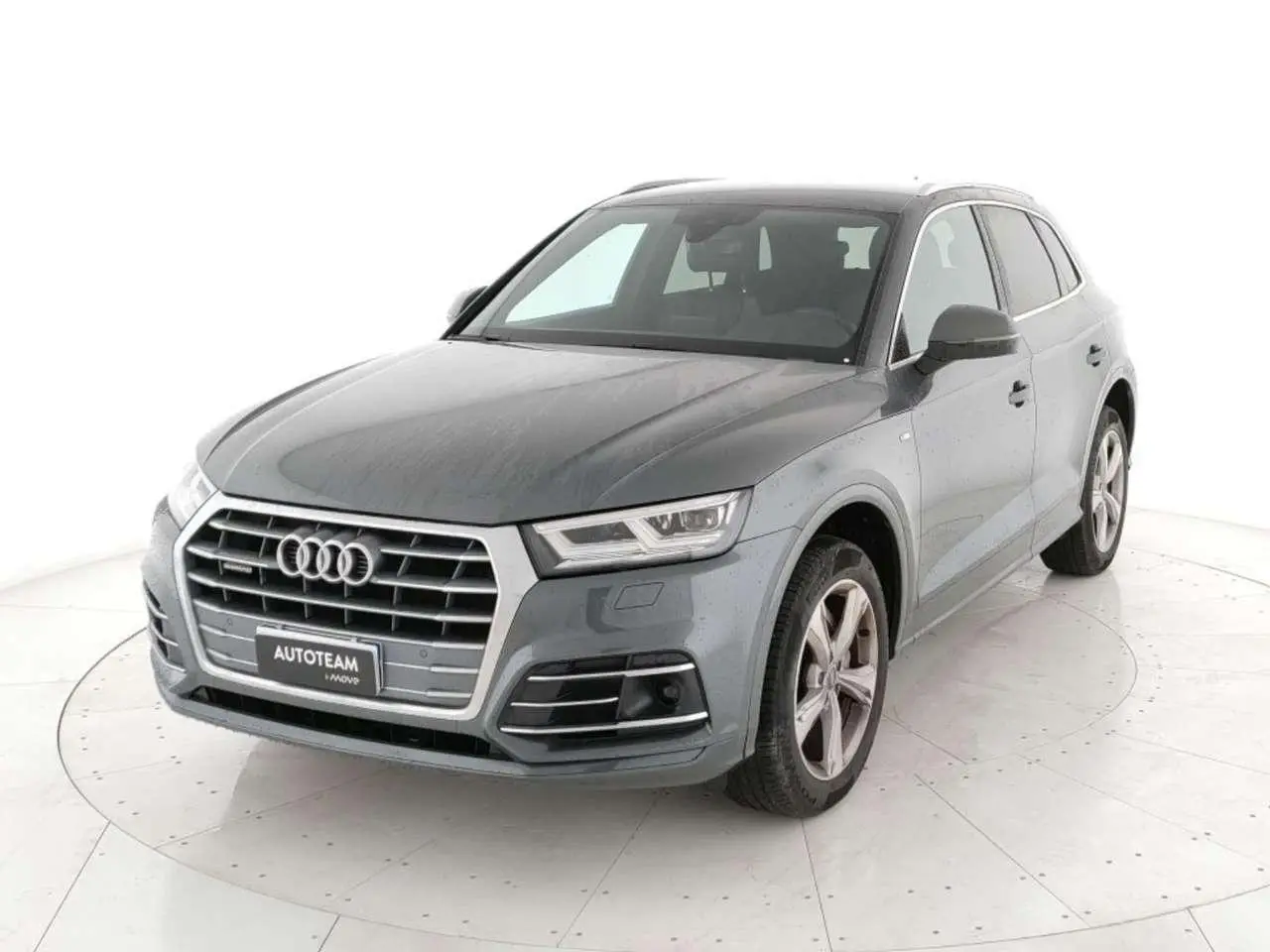 Photo 1 : Audi Q5 2020 Hybride