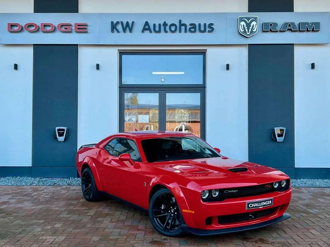 Photo 1 : Dodge Challenger 2023 Petrol