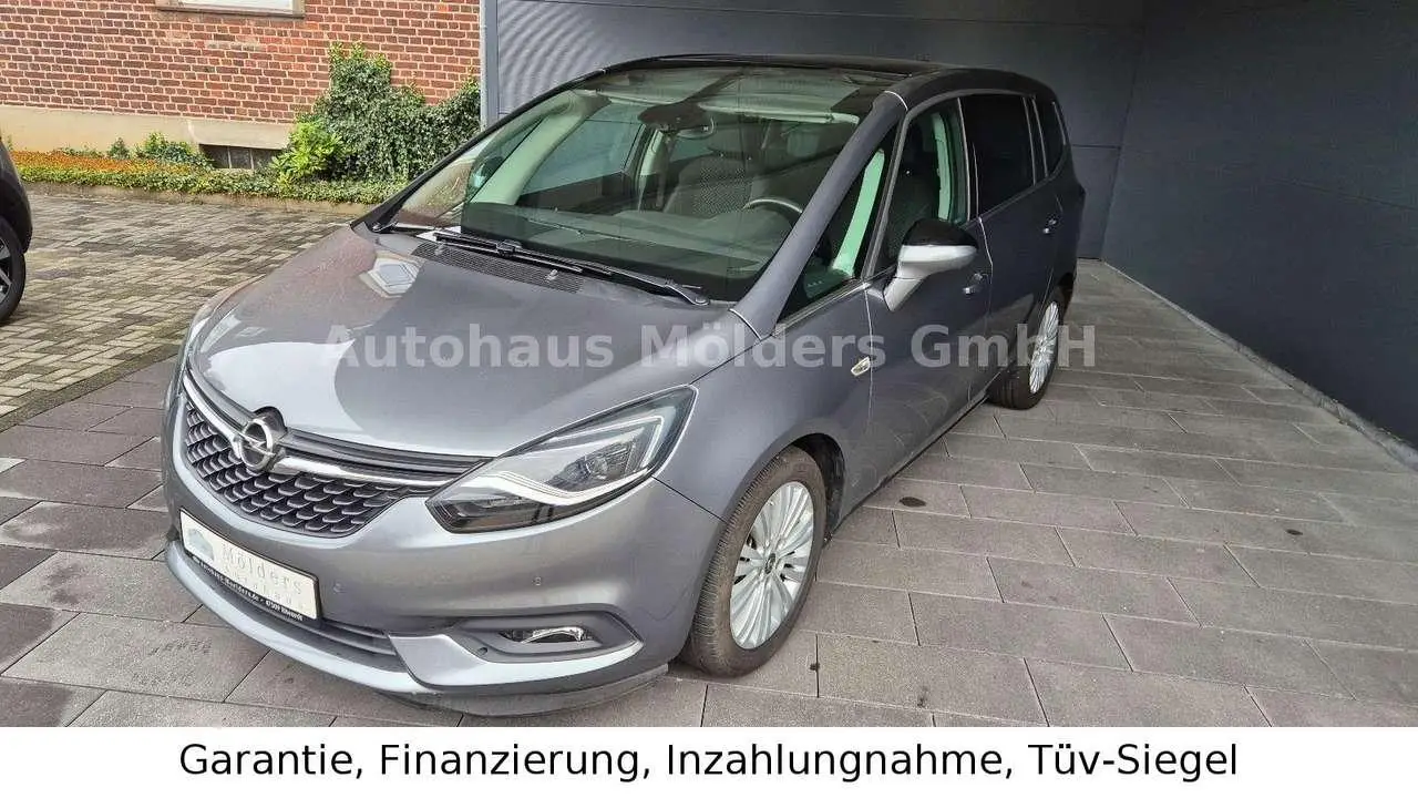 Photo 1 : Opel Zafira 2018 Petrol