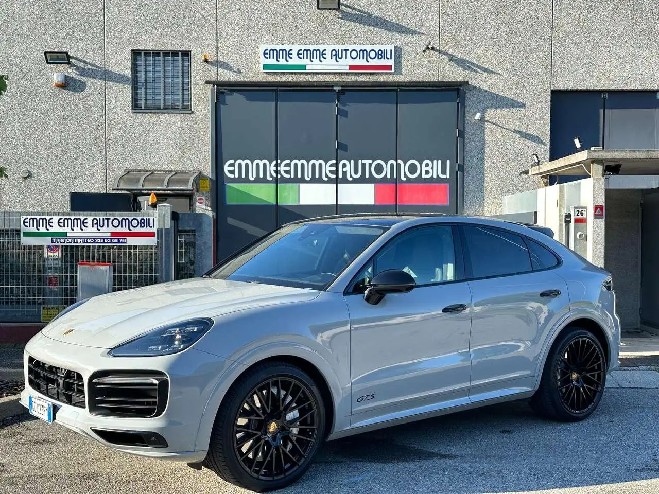 Photo 1 : Porsche Cayenne 2020 Petrol