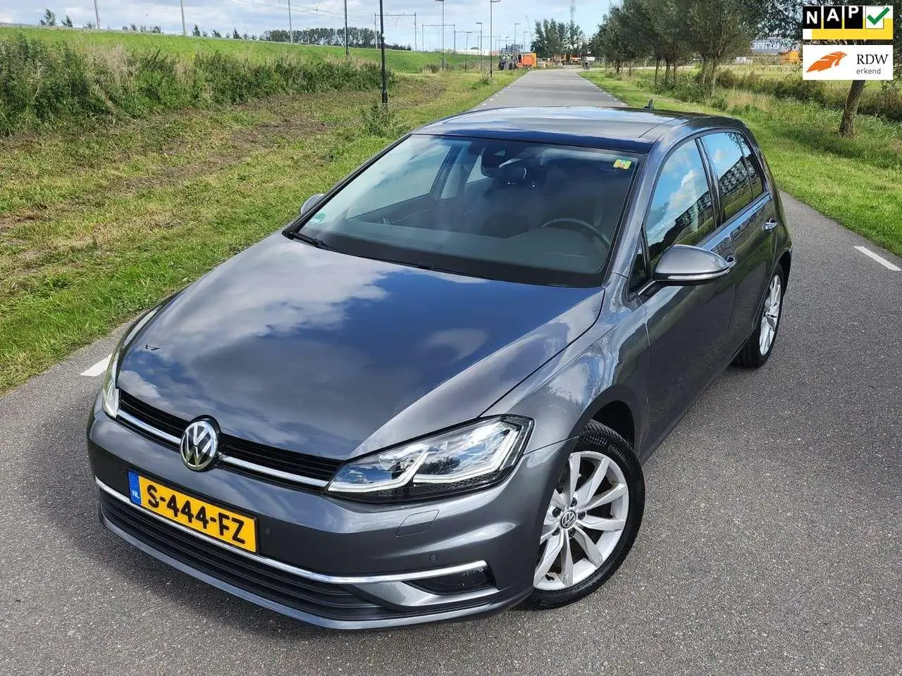 Photo 1 : Volkswagen Golf 2020 Essence