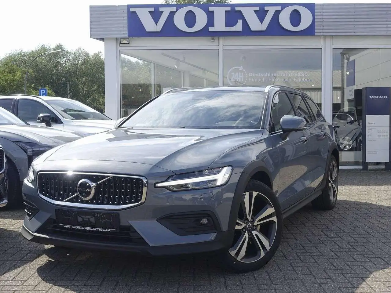 Photo 1 : Volvo V60 2023 Diesel