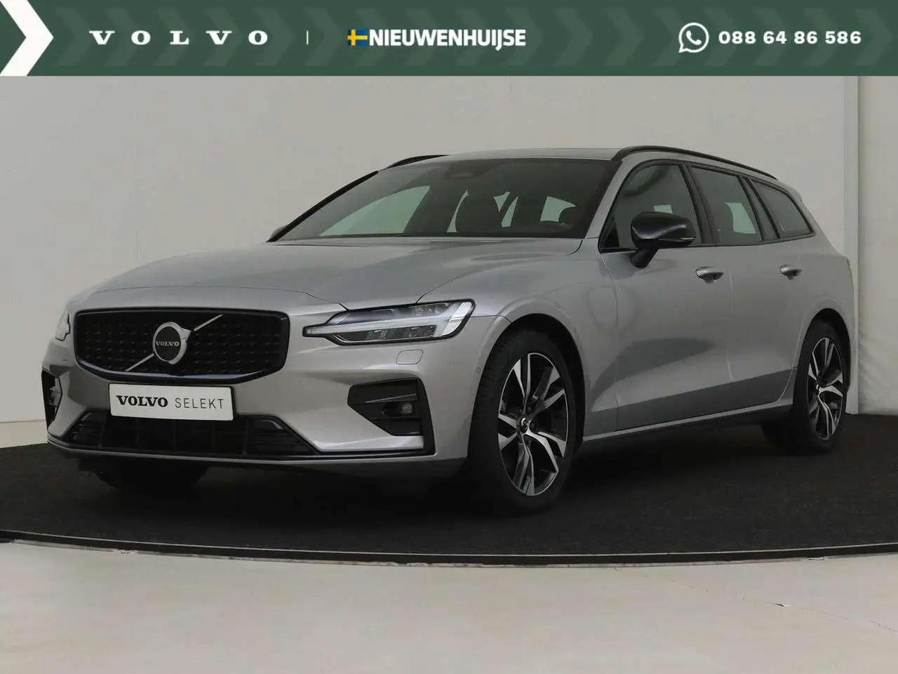 Photo 1 : Volvo V60 2023 Petrol