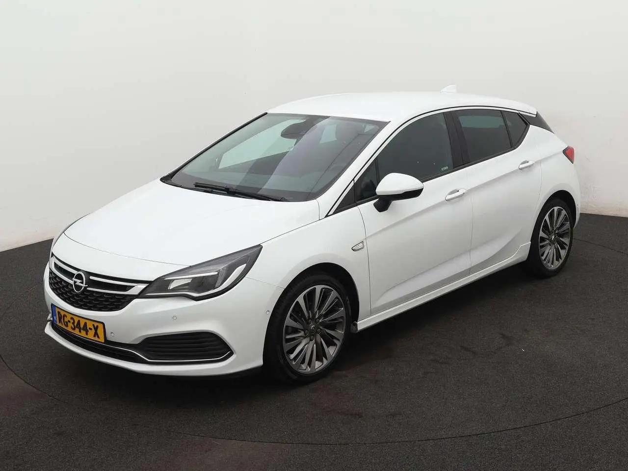 Photo 1 : Opel Astra 2017 Petrol