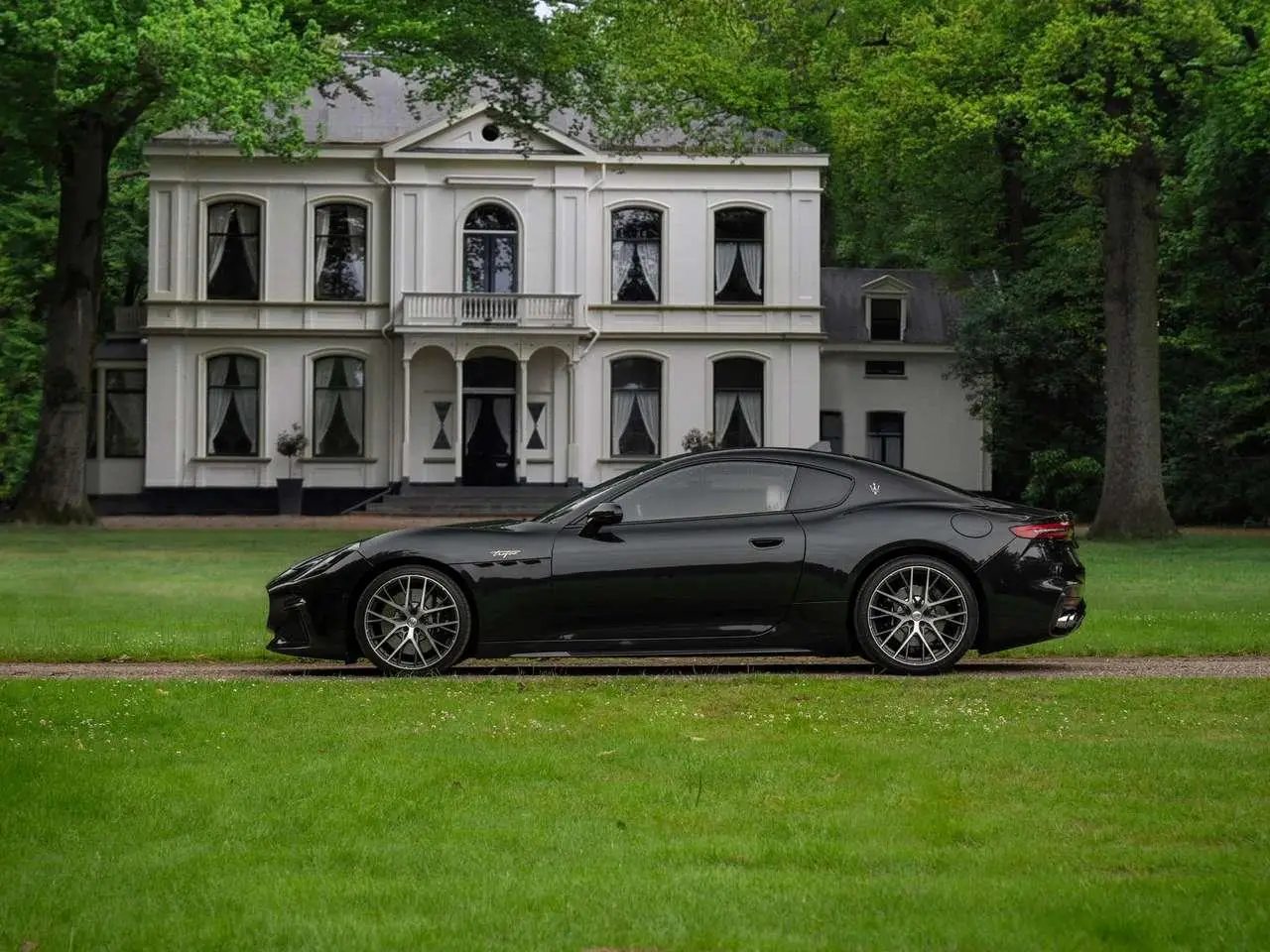 Photo 1 : Maserati Granturismo 2024 Petrol