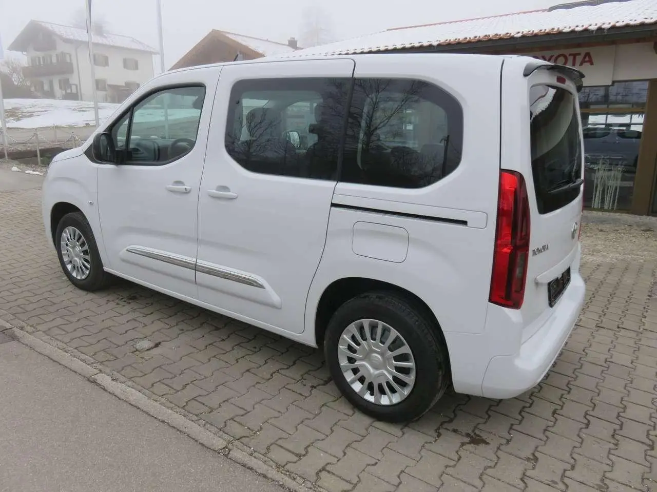 Photo 1 : Toyota Proace 2024 Petrol