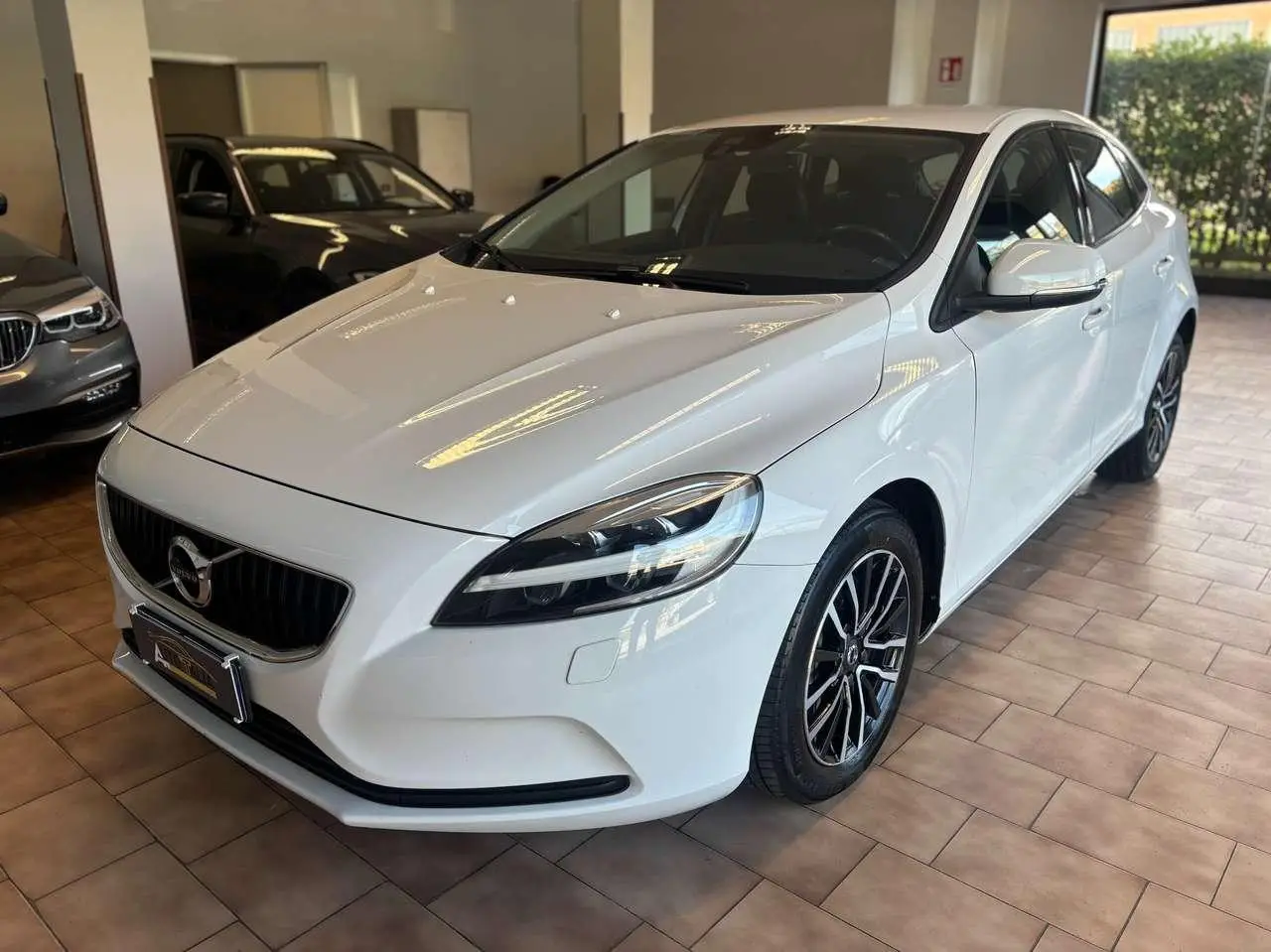 Photo 1 : Volvo V40 2018 Essence