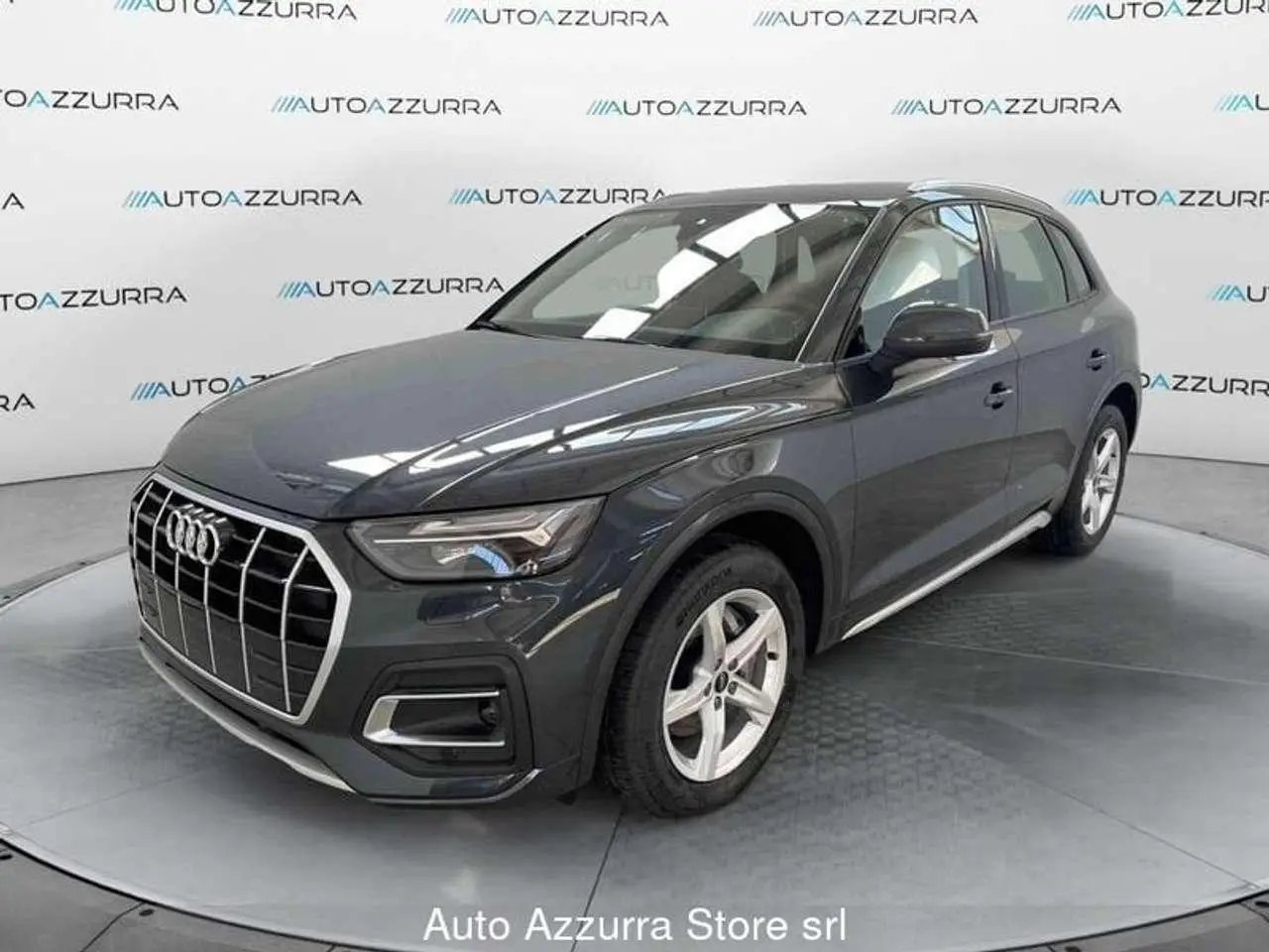 Photo 1 : Audi Q5 2024 Hybrid