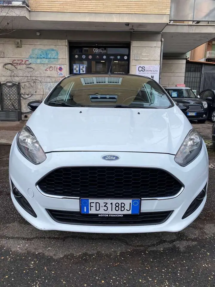 Photo 1 : Ford Fiesta 2016 LPG