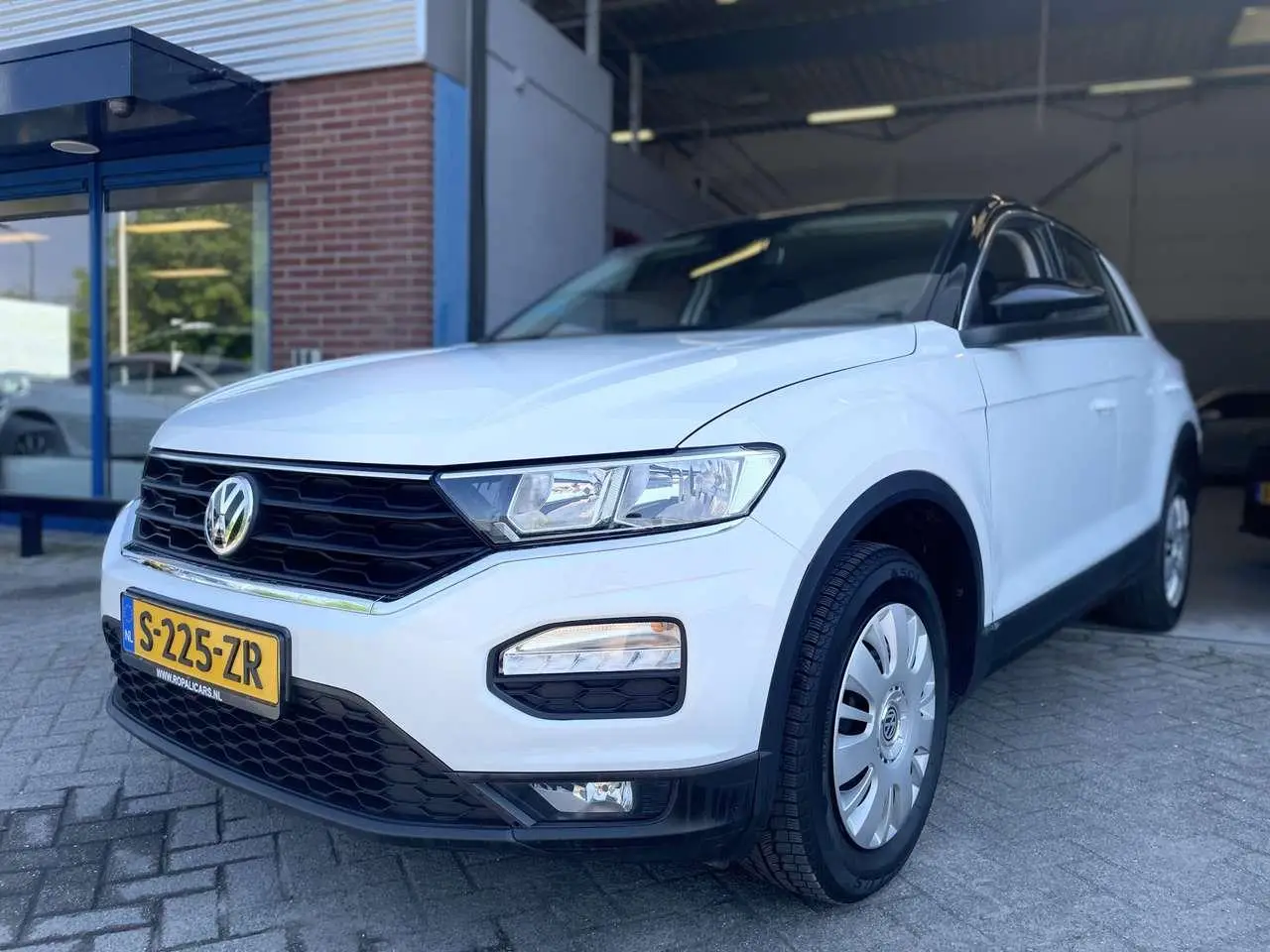 Photo 1 : Volkswagen T-roc 2020 Petrol