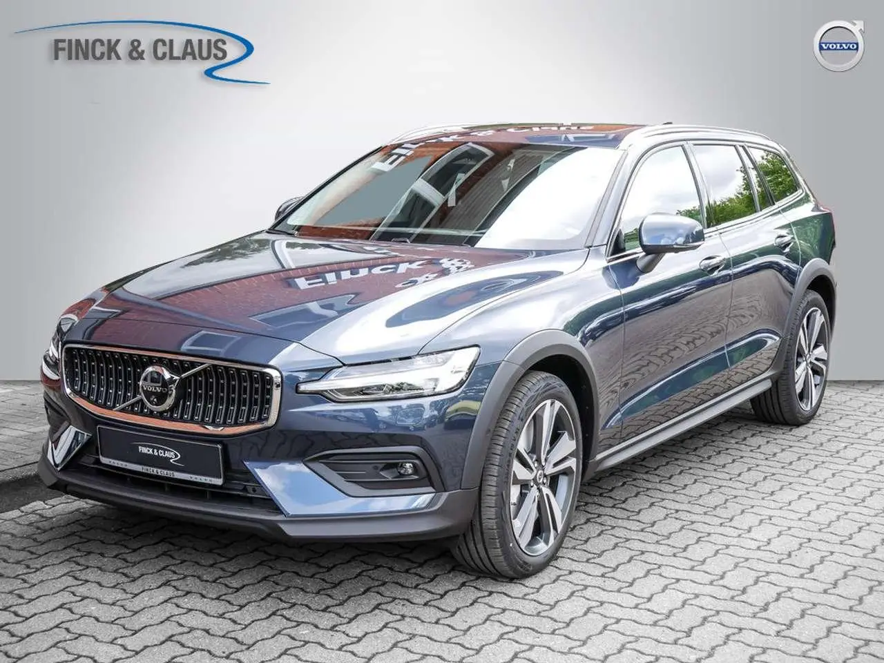 Photo 1 : Volvo V60 2024 Petrol