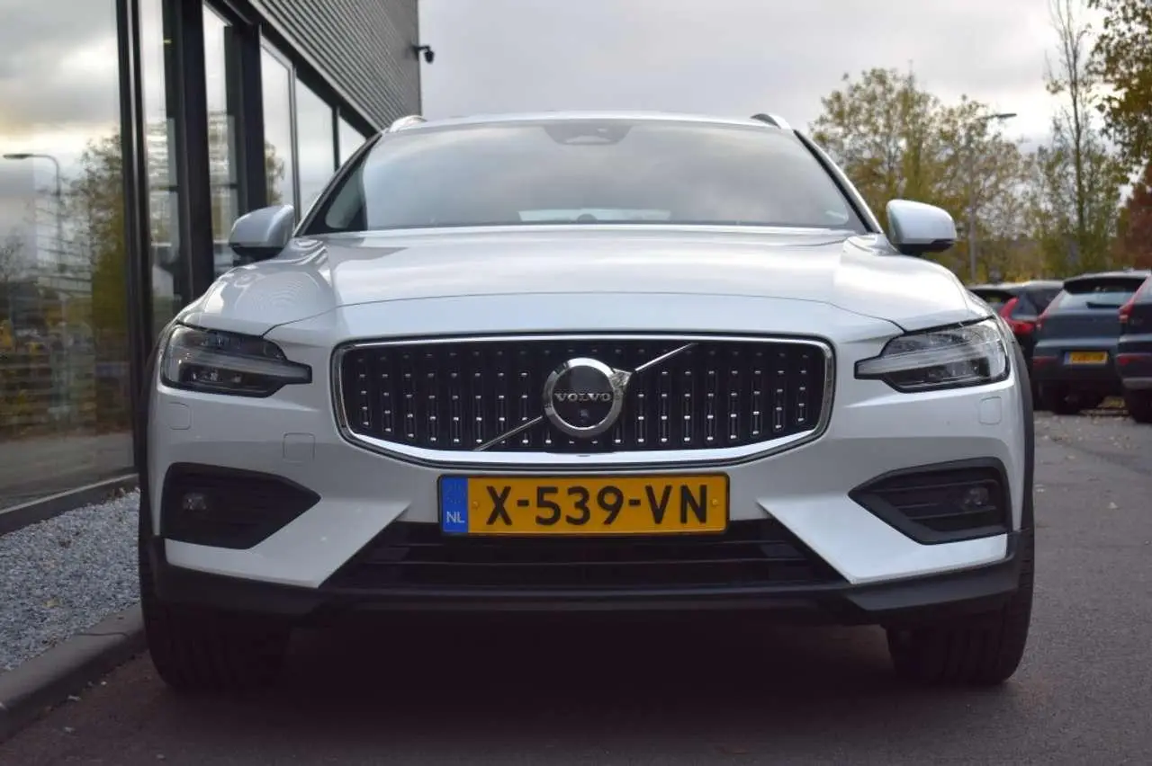 Photo 1 : Volvo V60 2024 Essence