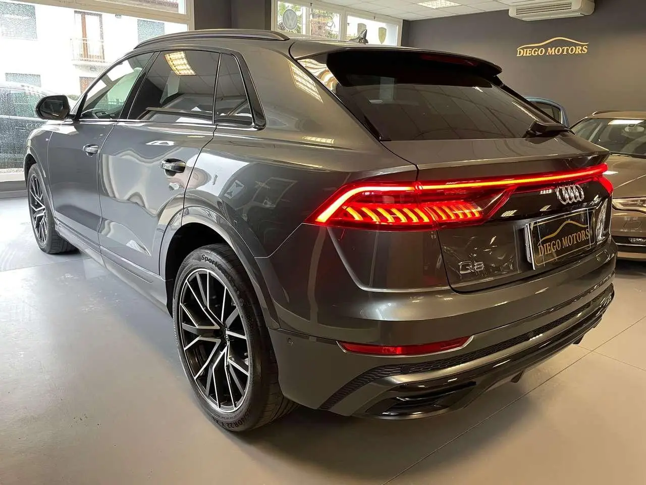 Photo 1 : Audi Q8 2019 Hybrid