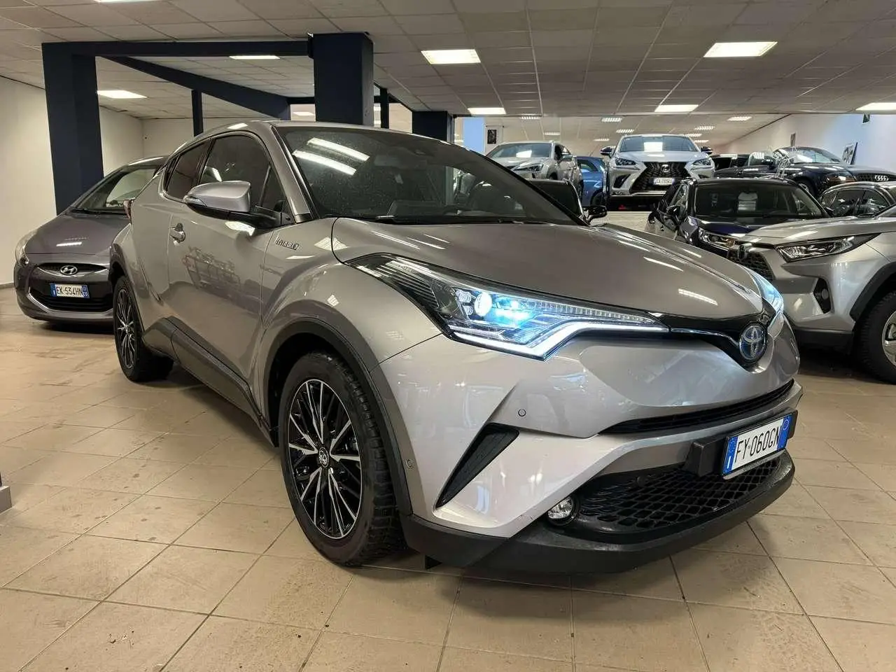 Photo 1 : Toyota C-hr 2019 Hybrid