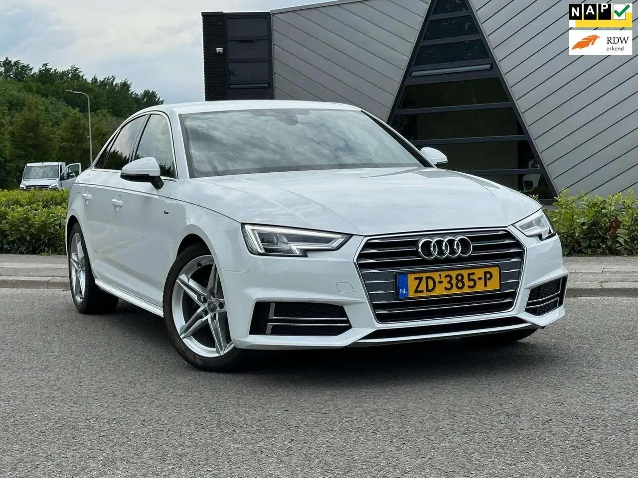 Photo 1 : Audi A4 2019 Essence