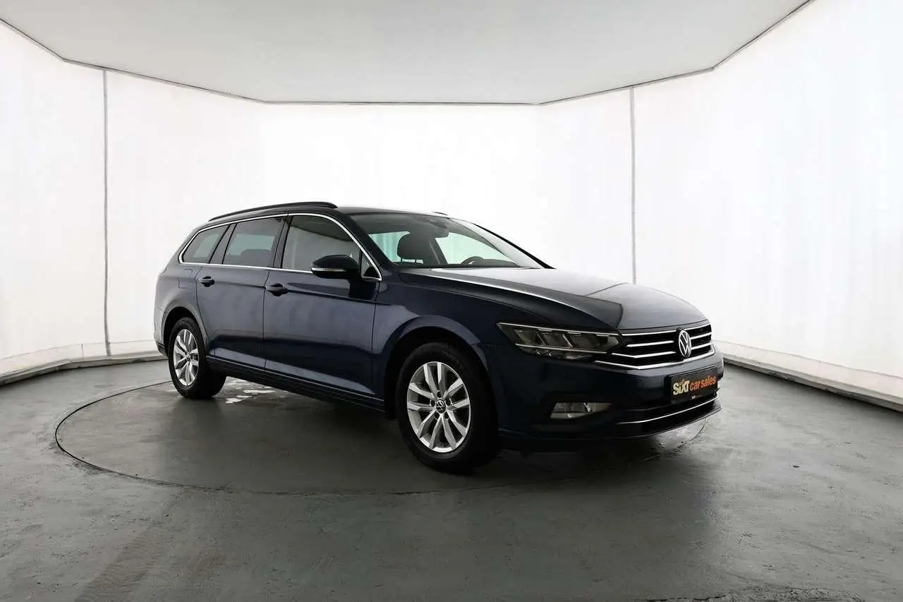 Photo 1 : Volkswagen Passat 2023 Petrol