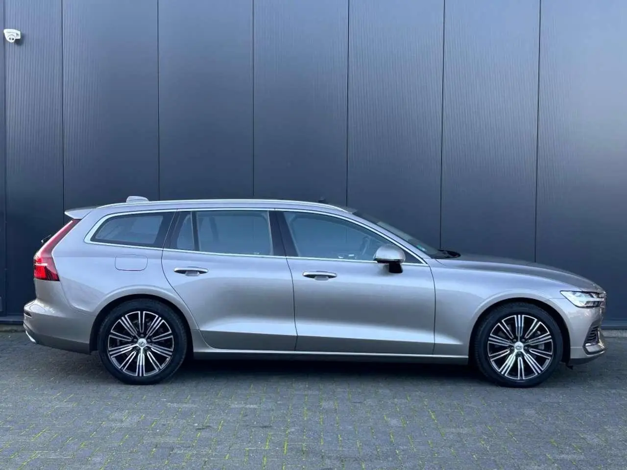 Photo 1 : Volvo V60 2020 Hybride