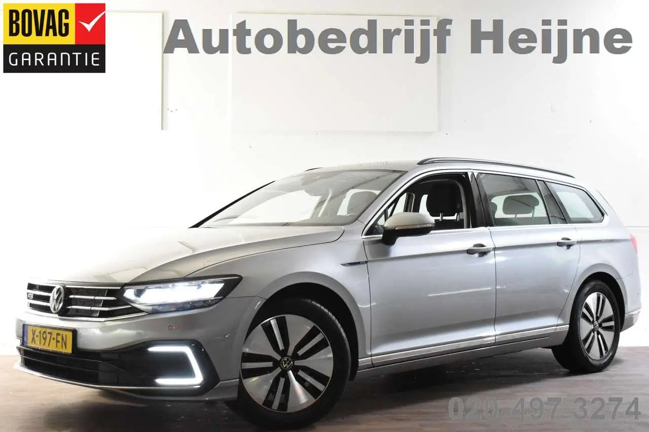 Photo 1 : Volkswagen Passat 2019 Hybride