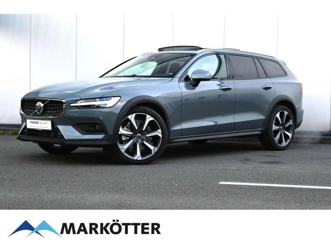 Photo 1 : Volvo V60 2024 Petrol