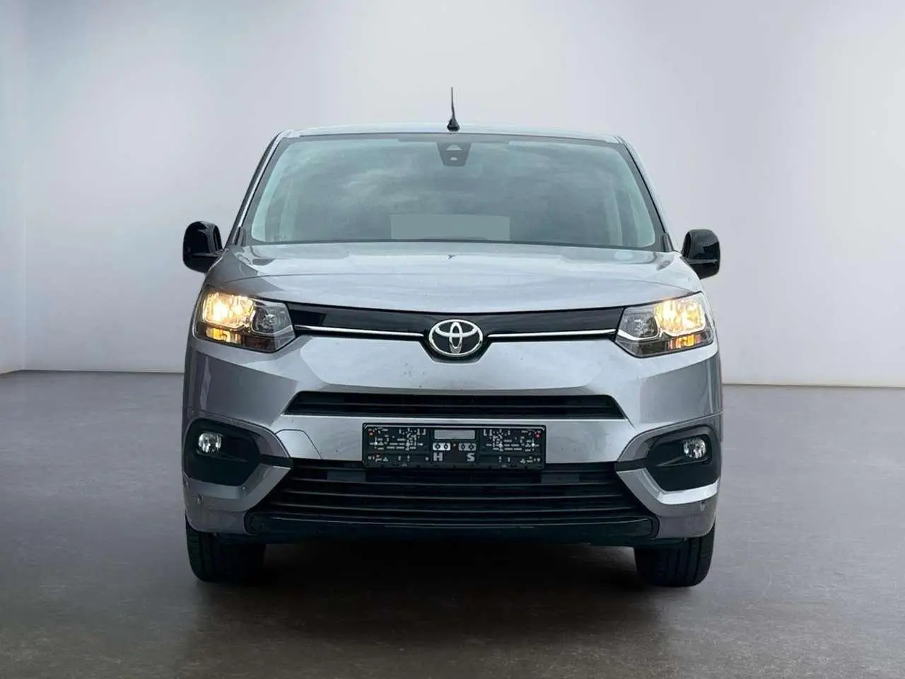 Photo 1 : Toyota Proace 2024 Petrol