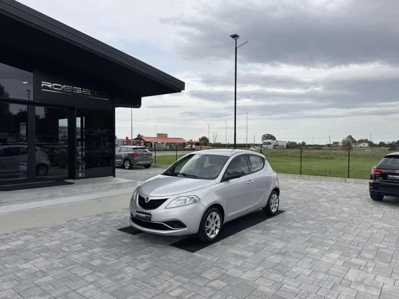 Photo 1 : Lancia Ypsilon 2016 GPL