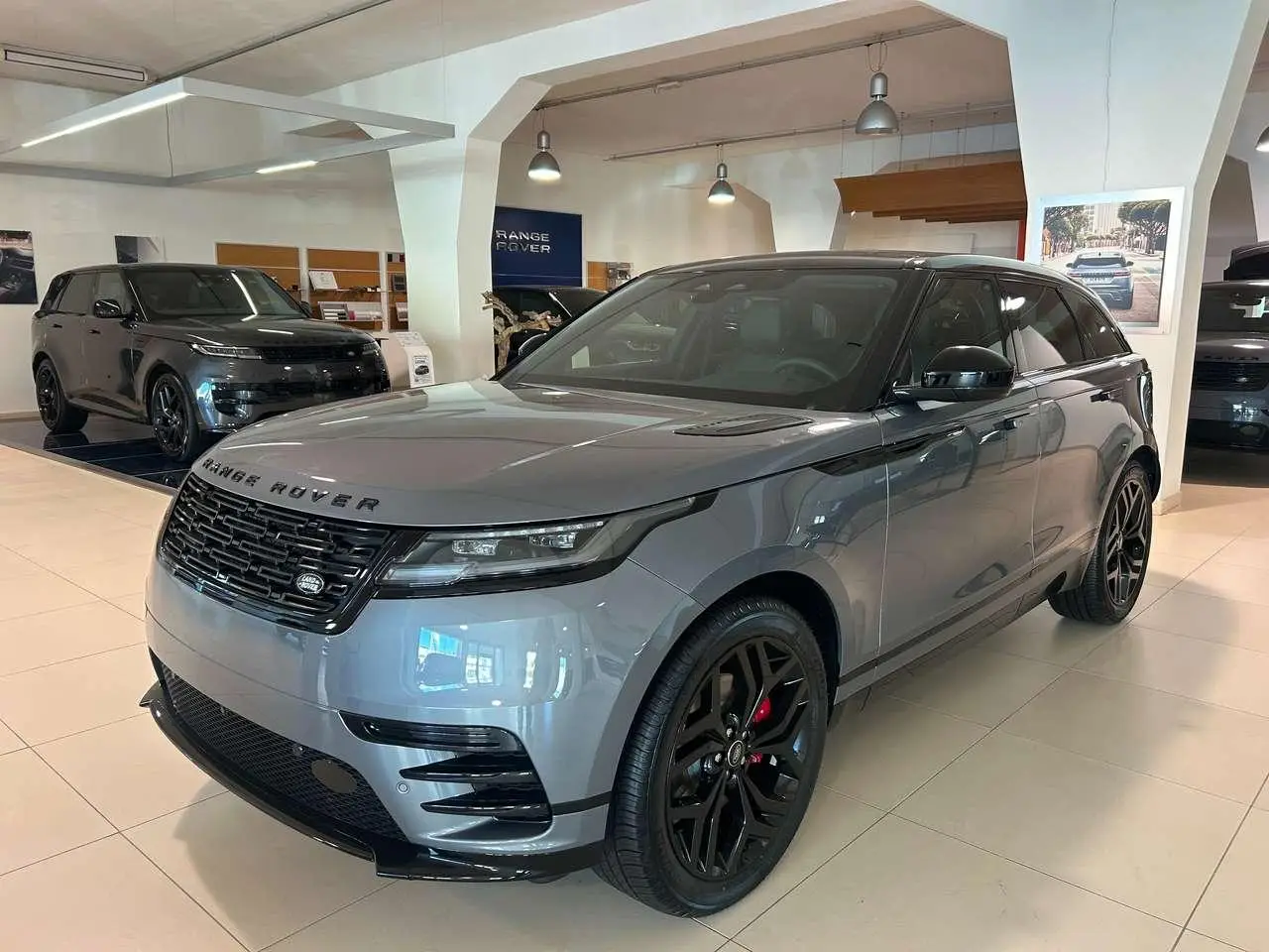 Photo 1 : Land Rover Range Rover Velar 2024 Hybride