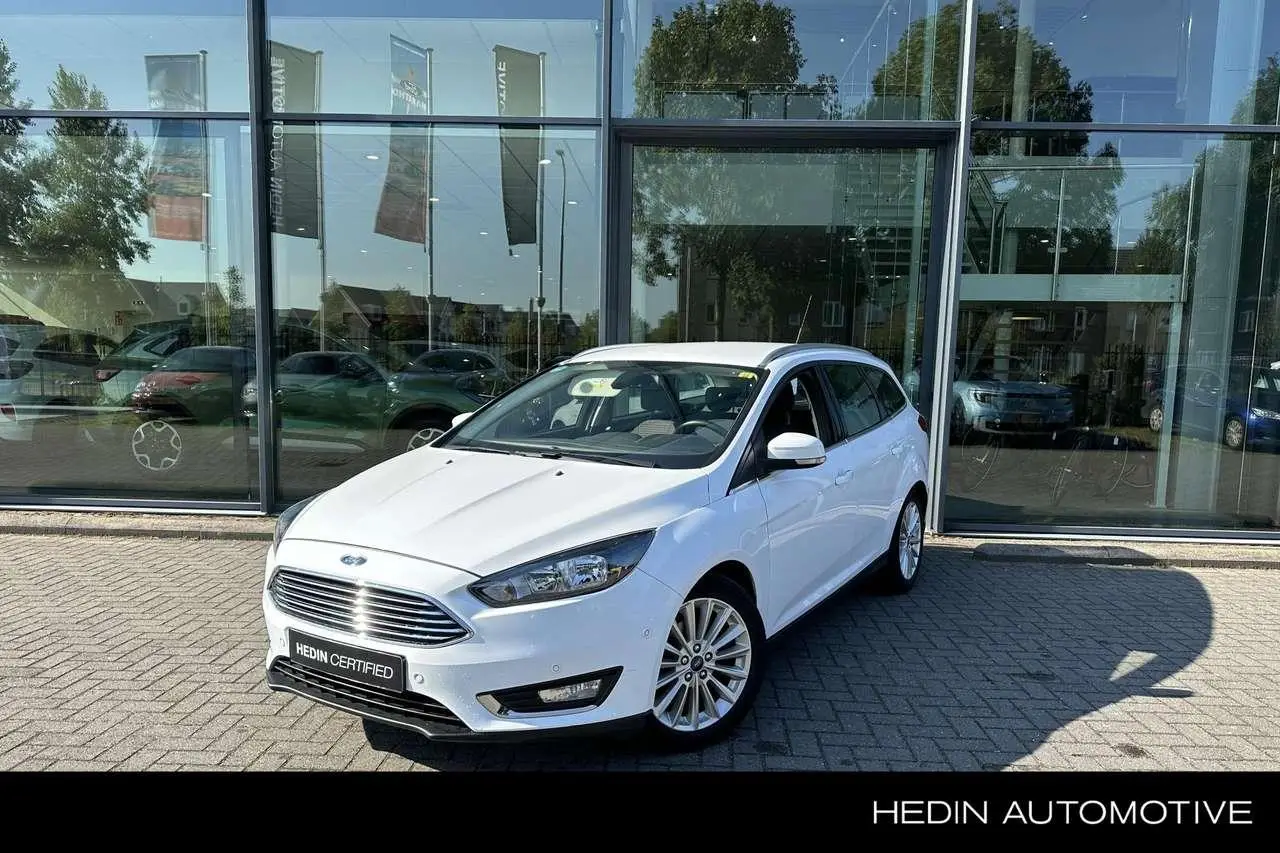 Photo 1 : Ford Focus 2016 Petrol