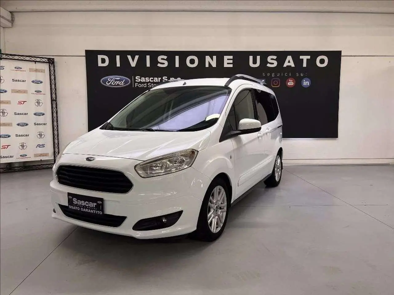 Photo 1 : Ford Tourneo 2016 Essence