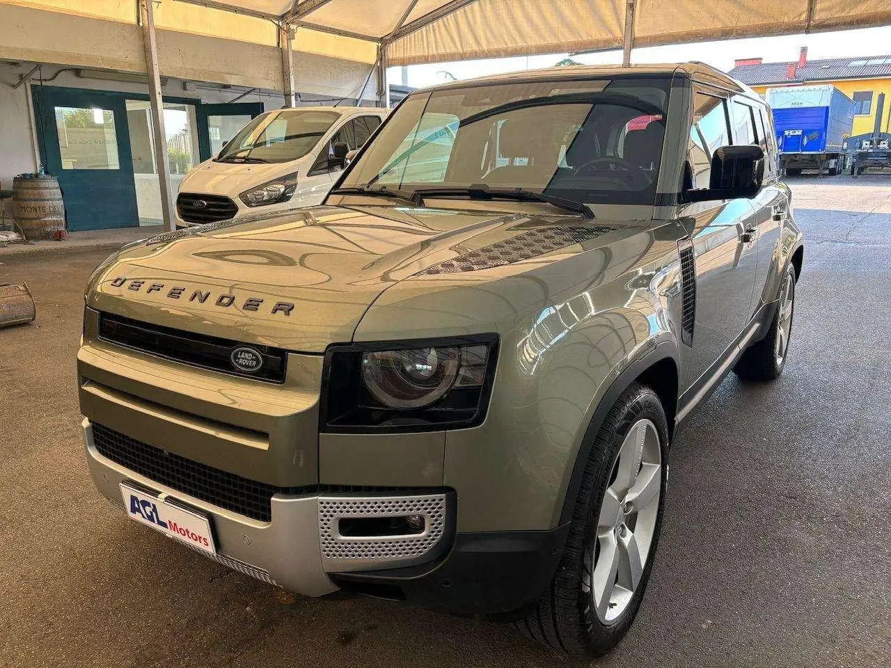 Photo 1 : Land Rover Defender 2021 Hybrid