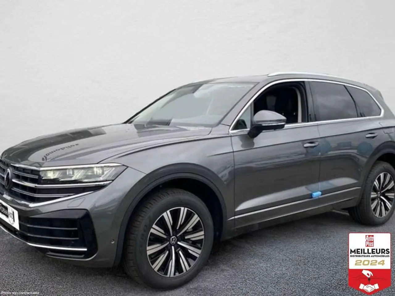 Photo 1 : Volkswagen Touareg 2024 Hybrid