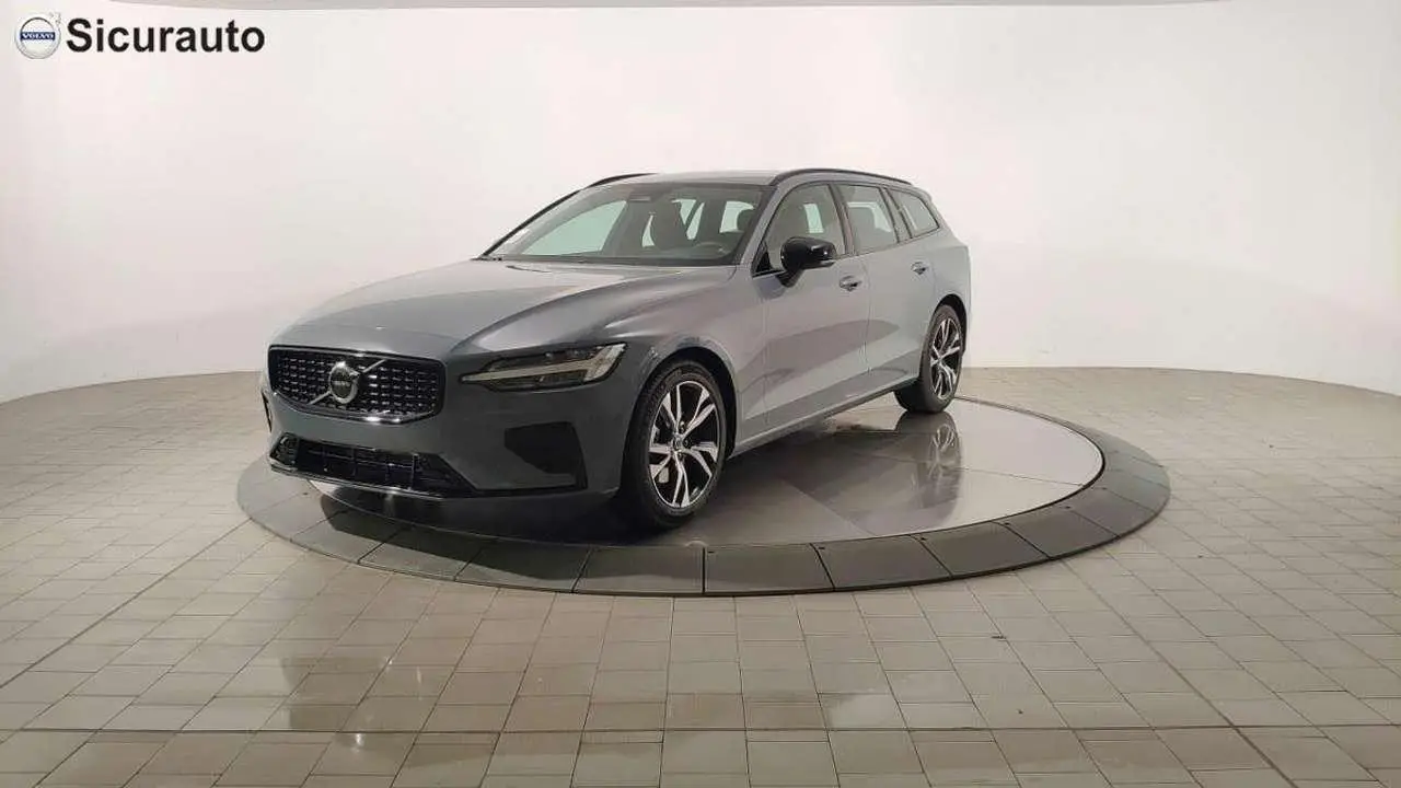 Photo 1 : Volvo V60 2024 Hybride